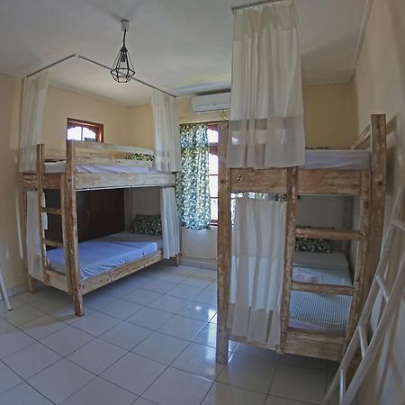 Surfers House Hotell Kuta Lombok Exteriör bild