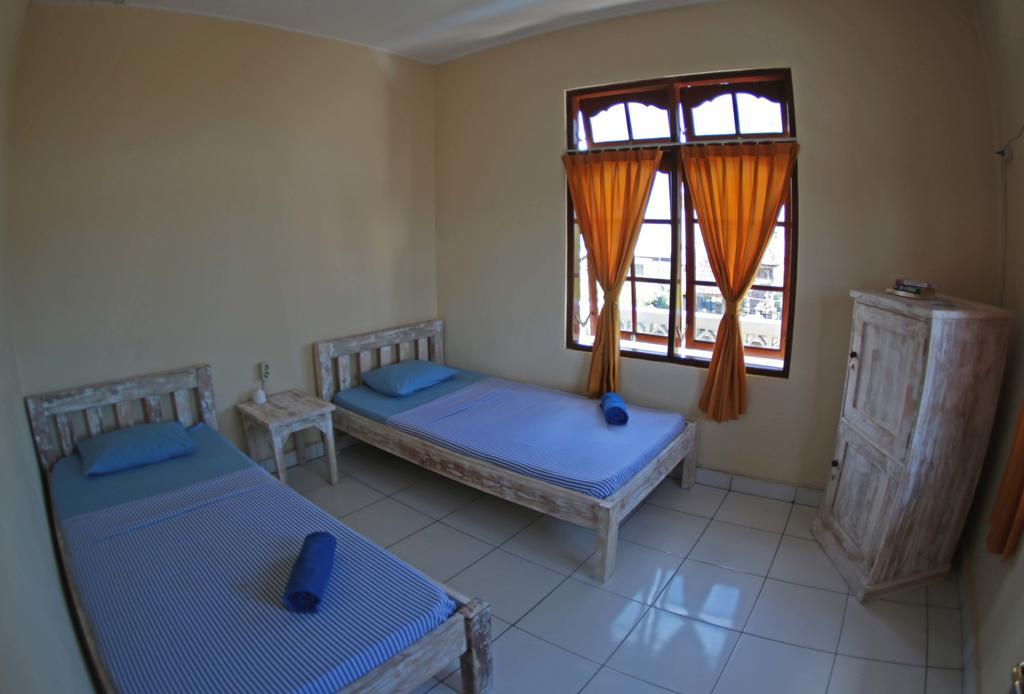 Surfers House Hotell Kuta Lombok Rum bild