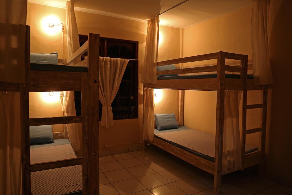 Surfers House Hotell Kuta Lombok Exteriör bild
