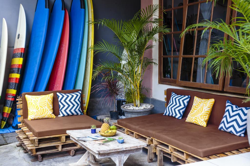 Surfers House Hotell Kuta Lombok Exteriör bild