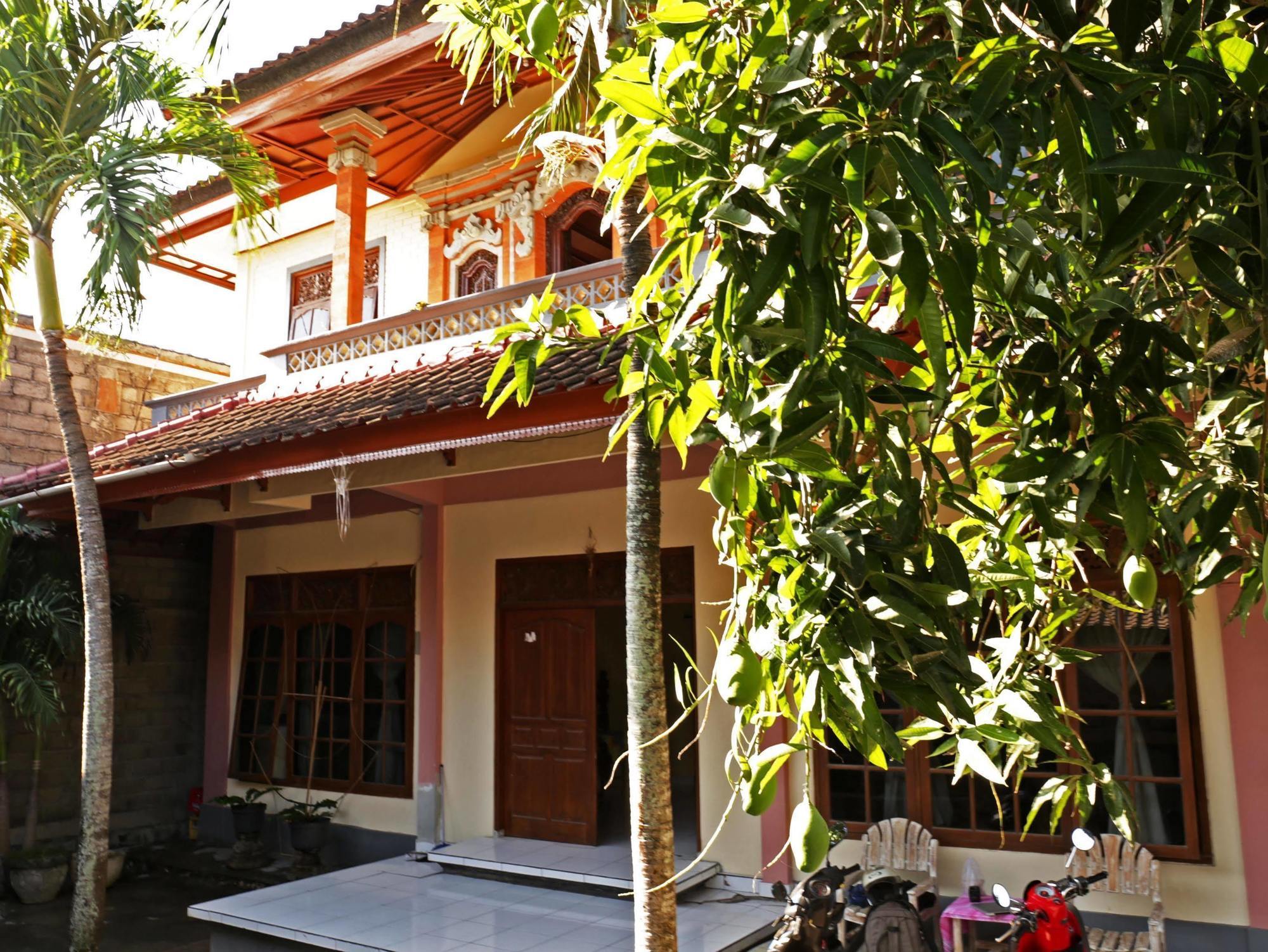 Surfers House Hotell Kuta Lombok Exteriör bild