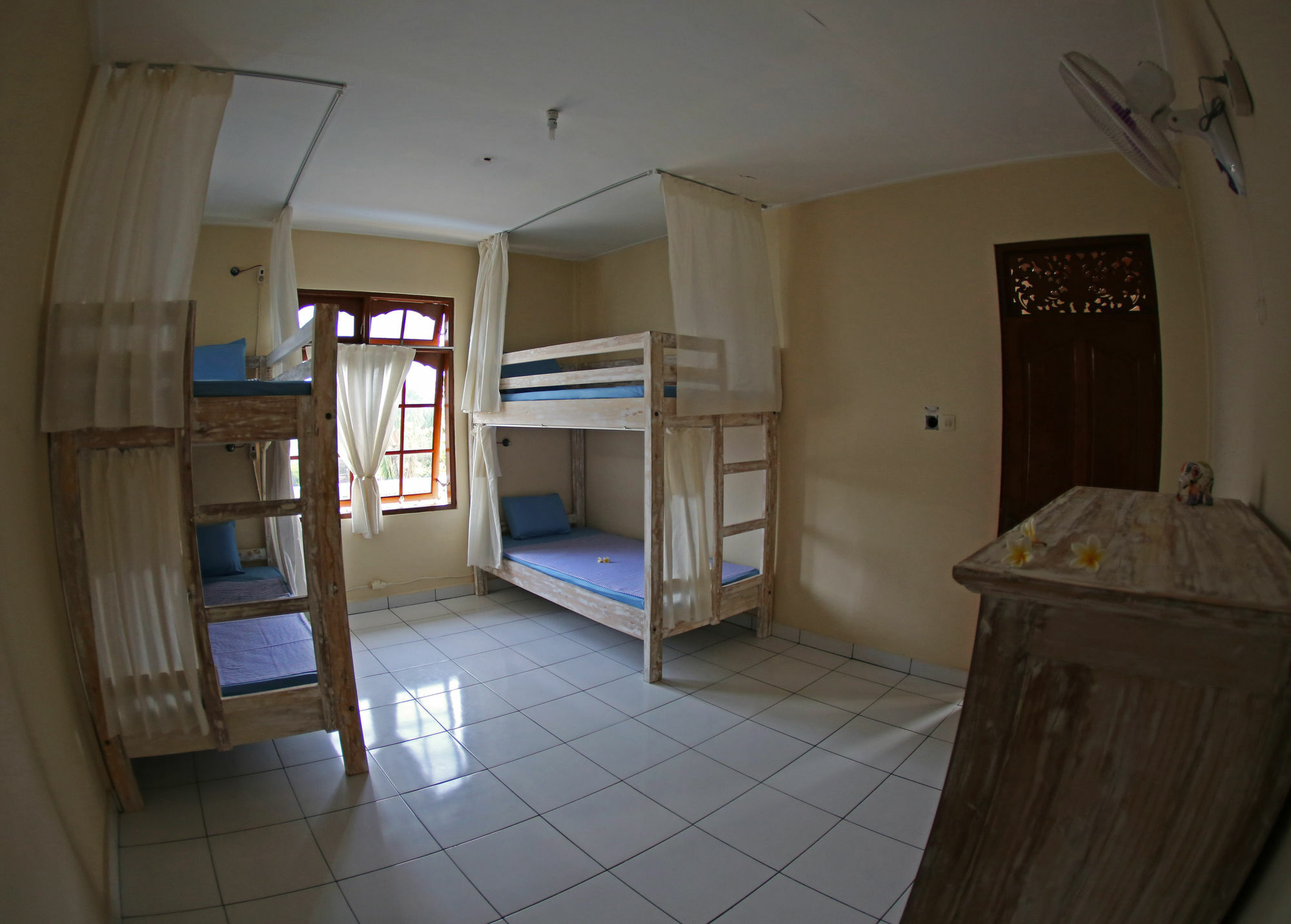 Surfers House Hotell Kuta Lombok Exteriör bild